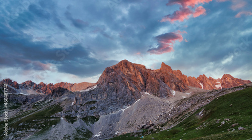 Coucher de soleil sur montagne