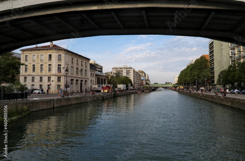 Vue du canal de l Ourcq depuis le pont levant de Crim  e. Paris.