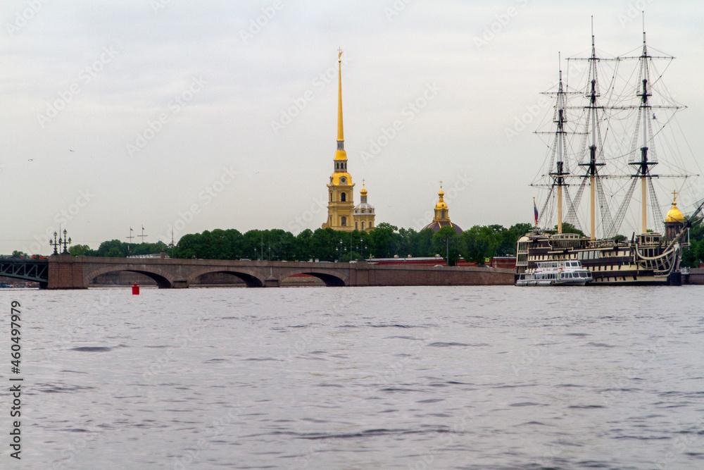 Fototapeta premium Fortaleza de San Pedro y San Pablo en la ciudad de San Petersburgo o Saint Petersburg en el pais de Rusia o Russia
