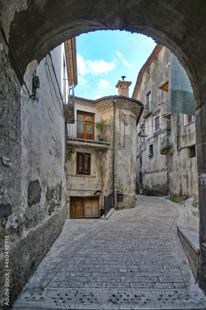 Obraz premium A narrow street of Cusano Mutri, a medieval town of Benevento province, Italy.
