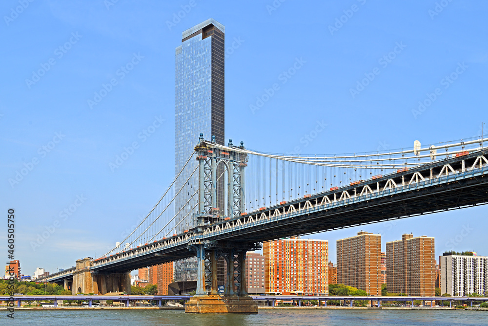 Manhattan Bridge, suspension bridge that crosses the East River in New