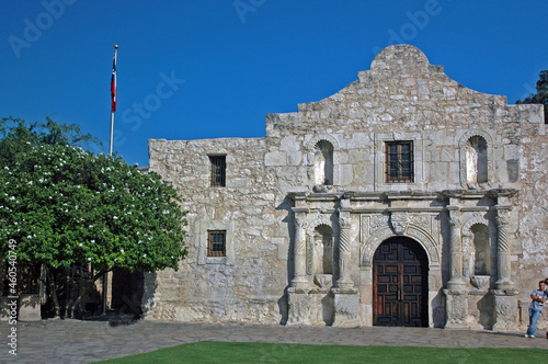 El Alamo y Hombre