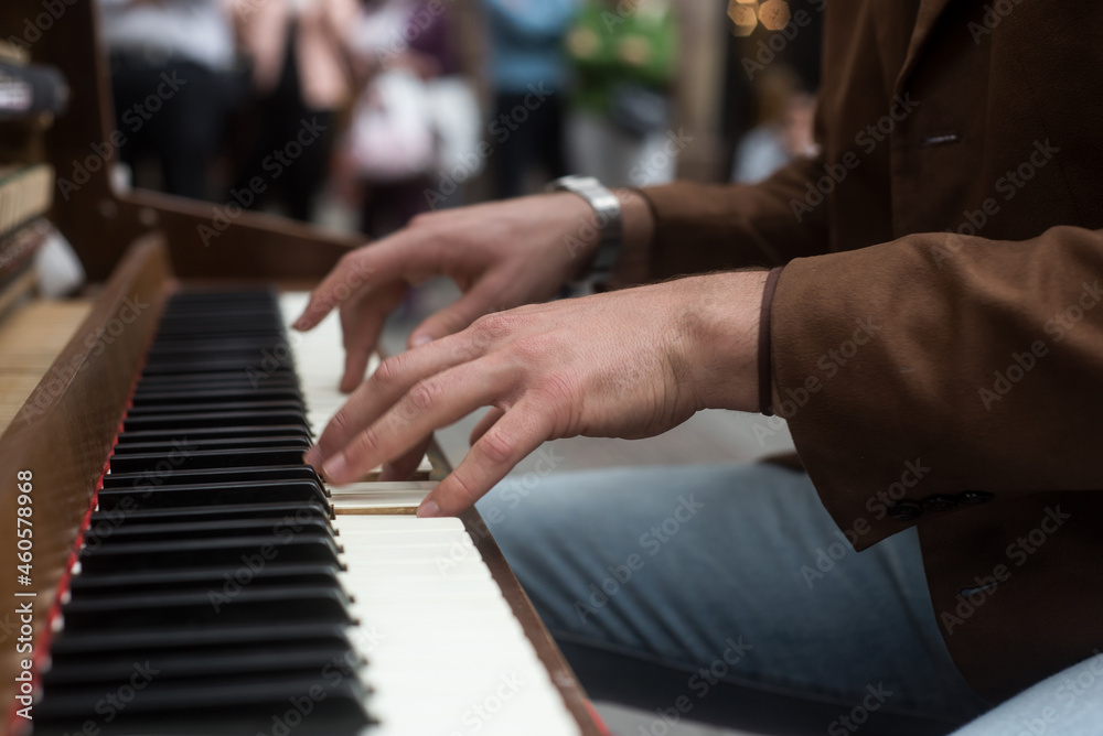 Obraz premium closeup of hands of musician on piano keyboard