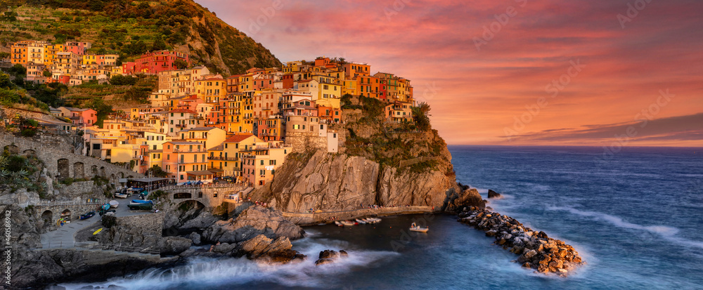 Foto Stock Famous city of Manarola during sunset. Italy - Cinque Terre,  Liguria | Adobe Stock