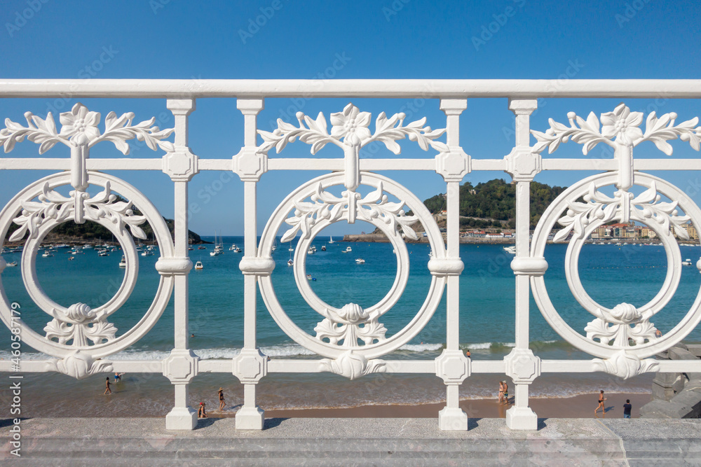 Fototapeta premium Iconic balustrade in La Concha beach at San Sebastian