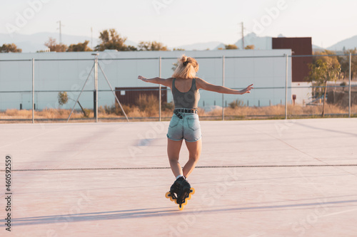 a very pretty girl riding on in-line skates on a basketball court. ©  Yistocking