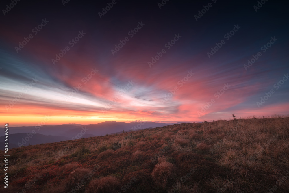 Obraz premium Majestic red sunset sky over the high mountains