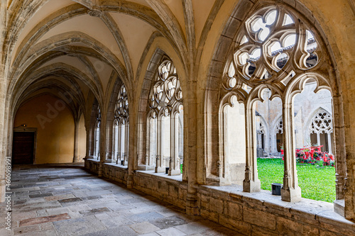 Cloitre de l Abbaye Notre-Dame d Ambronay