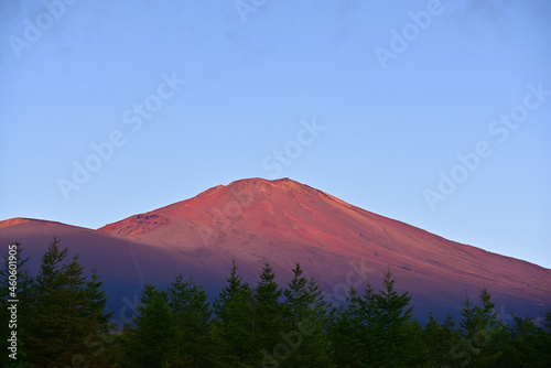 The red Mt.Fuji is one of the good luck charms in our country, because it is a rare view 