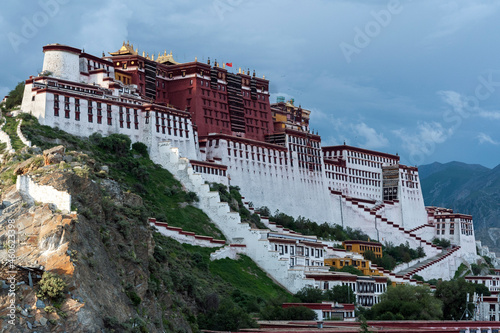 Fototapeta LHASA, TIBET - AUGUST 17, 2018: Magnificent Potala Palace in Lhasa, home of the Dalai Lama before the Chinese invasion and Unesco World Heritage Site