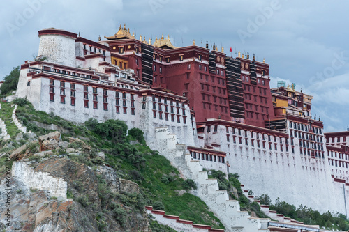 Obraz na płótnie LHASA, TIBET - AUGUST 17, 2018: Magnificent Potala Palace in Lhasa, home of the Dalai Lama before the Chinese invasion and Unesco World Heritage Site