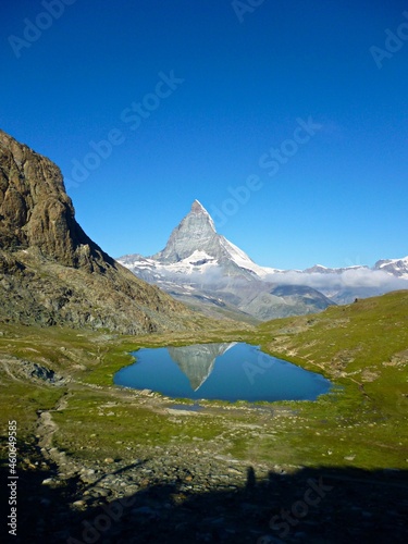 スイスの山と湖 マッターホルンとリッフェルゼー