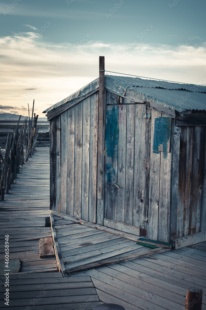 Obraz premium wooden pier in the sea