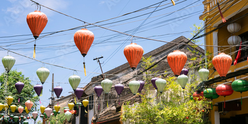 Street decorated with colorful lanterns in Hoi An, Vietnam ベトナム・ホイアン カラフルな提灯で飾られた通り
