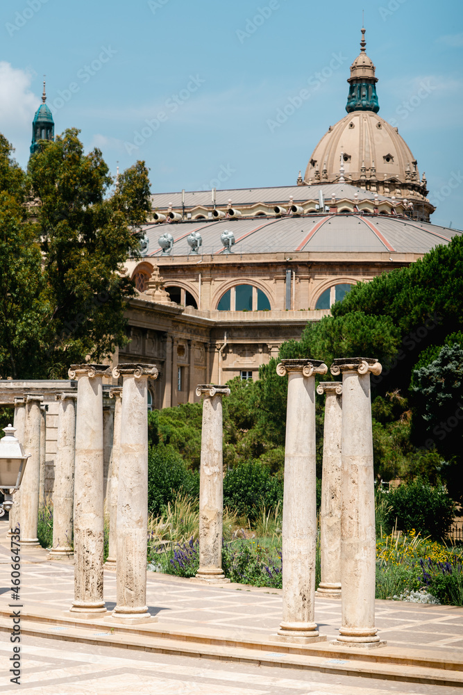 Obraz premium columns next to dome