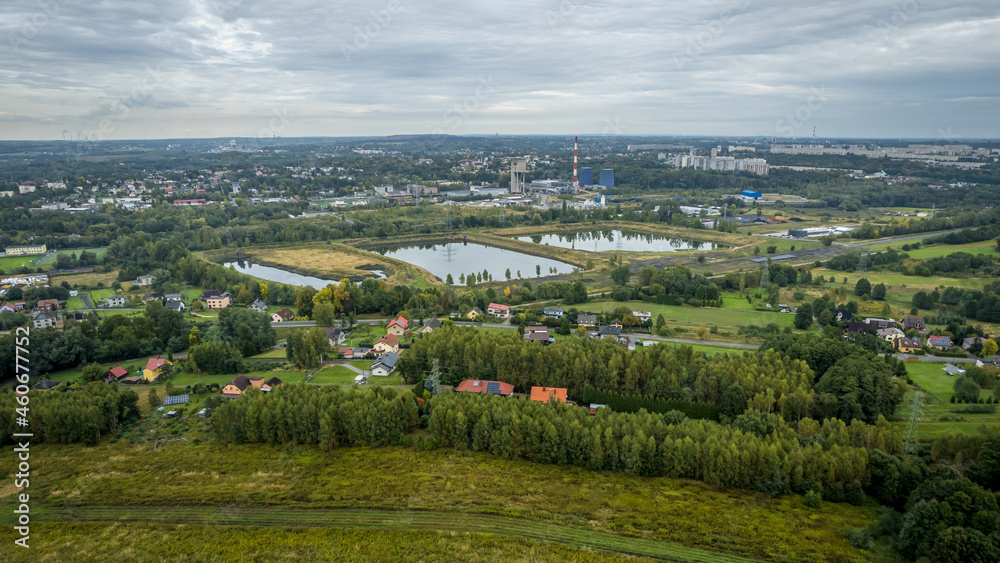 Zielone tereny w mieście przemysłowym, Jastrzębie Zdrój na Śląsku w Polsce z lotu ptaka