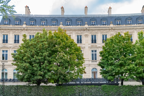 Murais de parede Paris, beautiful building, place Charles-de-Gaulle, luxury neighborhood