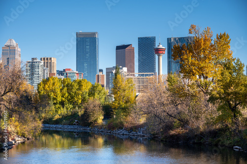 Fototapeta Naklejka Na Ścianę i Meble -  Calgary's skyline along the Elbow River in fall