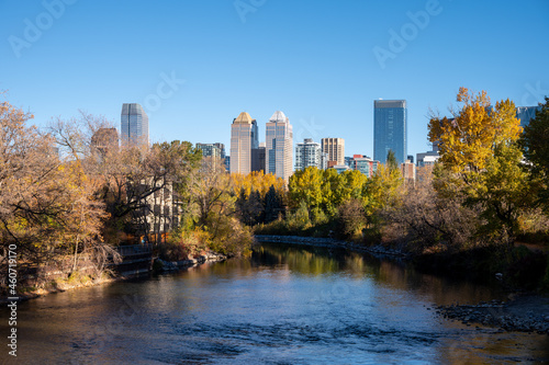 Calgary's skyline along the Elbow River in fall © Jeff Whyte