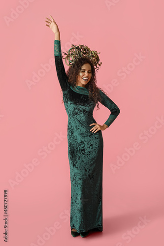 Beautiful young woman in Ha...
