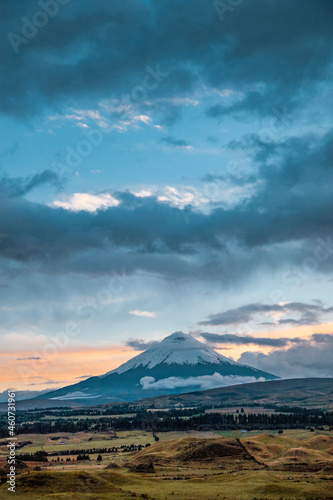 Volcán Cotopaxi Ecuador photo