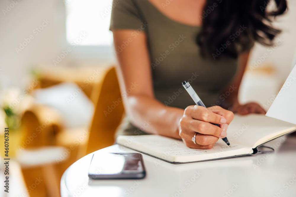 © bnenin - Adult woman, trying not to get distracted.