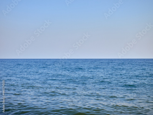 sea and sky, horizon line © Dmitrii