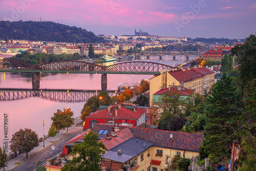 Obraz na płótnie Prague at sunrise. Cityscape image of Prague, capital city of Czech Republic with St. Vitus Cathedral and five bridges over Vltava River at autumn sunrise. w salonie