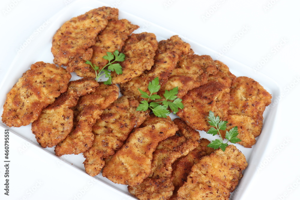 Schnitzel aus Sweinelende in Leinsamenpanat. Schnitzel aus Sweinelende in Leinsamenpanat.