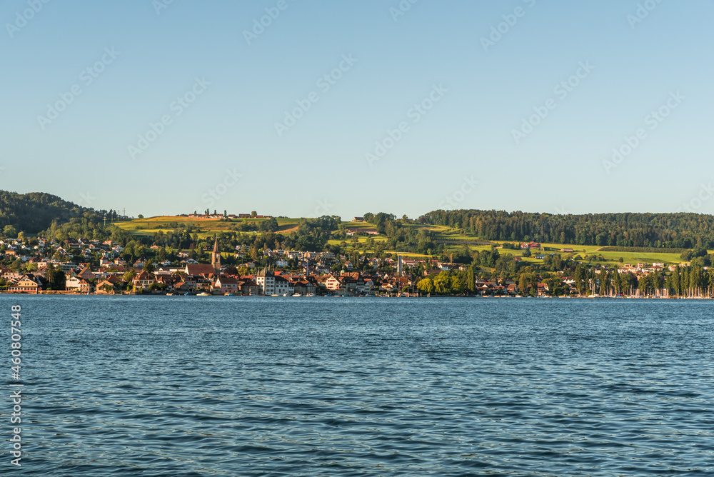 Blick von Gaienhofen auf der Halbinsel Höri über den Untersee nach Steckborn in der Schweiz, Bodensee, Baden-Württemberg, Deutschland