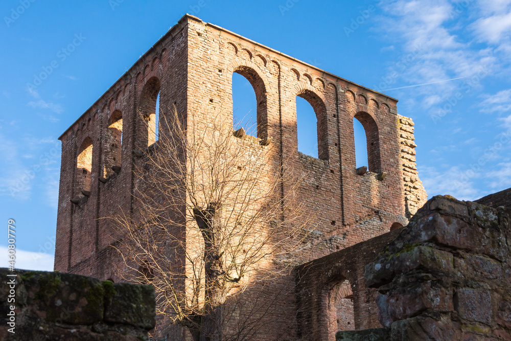Ruinen der Abtei Limburg gegen blauen Himmel, Bad Dürkheim, Rheinland-Pfalz, Deutschland