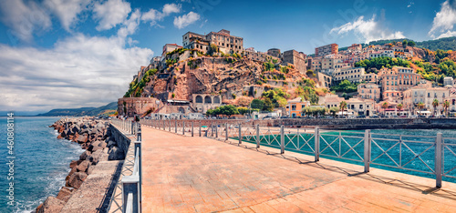 Obraz na plátně Spectacular summer cityscape of Pizzo town,  Province of Vibo Valentia, Italy, Europe