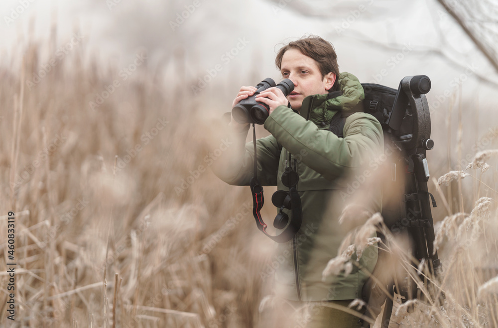 Photographers or birdwatchers have to have a keen eye for birds to catch them in the act of doing something interesting with explorer binoculars high performance optics for a crystal clear view Photographers or birdwatchers have to have a keen eye for birds to catch them in the act of doing something interesting with explorer binoculars high performance optics for a crystal clear view