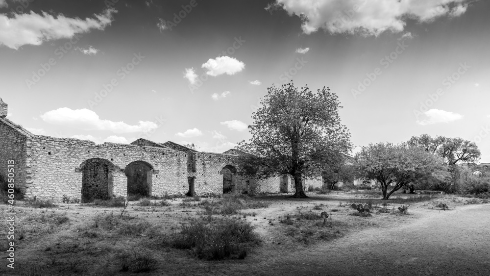 Ruinas dentro del pueblo mágico de Mineral de Pozos, en Guanajuato, México Ruinas dentro del pueblo mágico de Mineral de Pozos, en Guanajuato, México