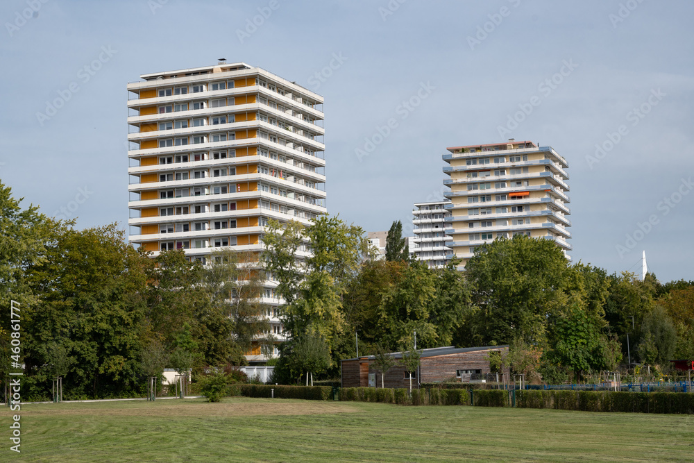 Hochhäuser in Lahr im Schwarzwald, Hochhaus, 70er Jahre Hochhaus, Wohnblock, Städtebau brutal Hochhäuser in Lahr im Schwarzwald, Hochhaus, 70er Jahre Hochhaus, Wohnblock, Städtebau brutal