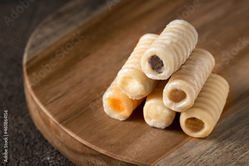 Fotografia Los huesos de santo or The bones of saint are  Spanish marzipan pastry for All Saints Day