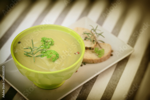 soupe de légumes vert, soupe de poireaux
 photo