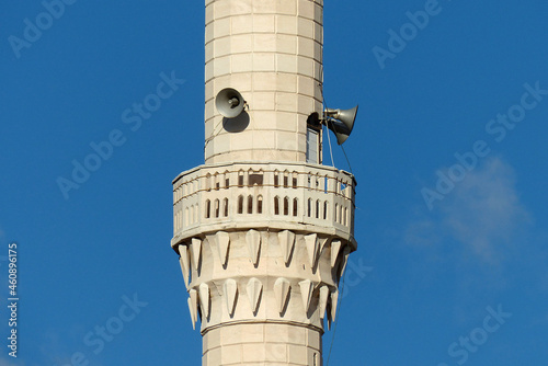 Quadro su tela close-up mosque minaret and sound speakers,