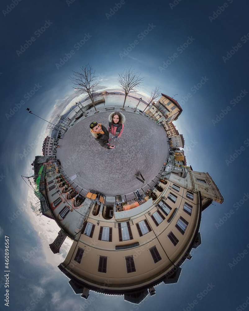 Couple photographed at 360 degrees