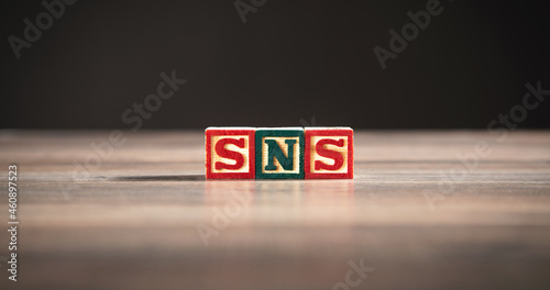 Word SNS on wooden cubes.