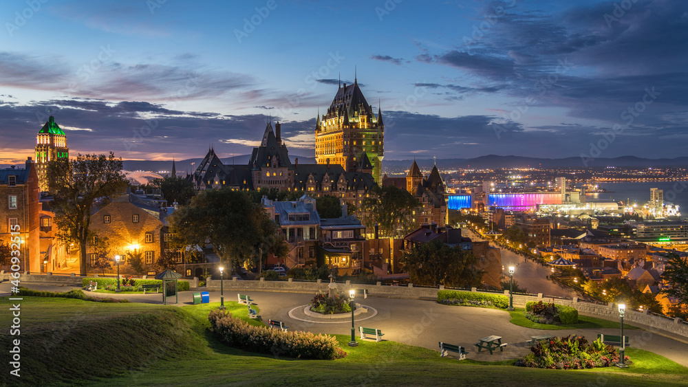 Obraz premium Historical landmark Frontenac Castle at dusk in Quebec City, Canada, North America.