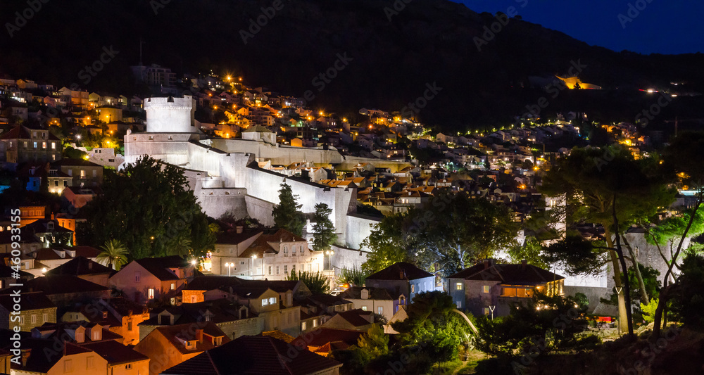 Naklejka premium Night panorama of old town Dubrovnik, Croatia