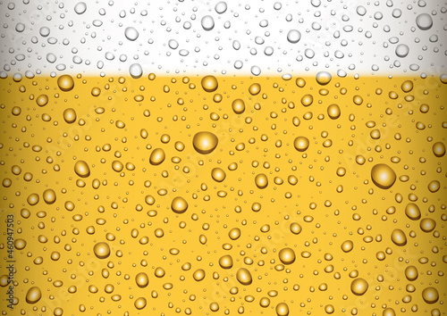 冷えたビールのグラスについた水滴　爽快なイメージ
