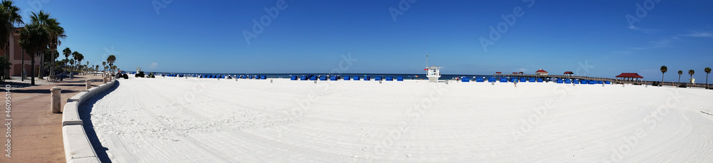 White sand and beach on the Gulf of Mexico in Florida.