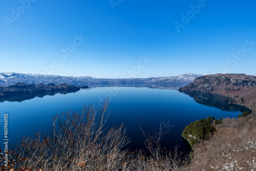 【青森県十和田湖】早春の十和田湖：瞰湖台から眺める十和田湖は開放的な大パノラマ