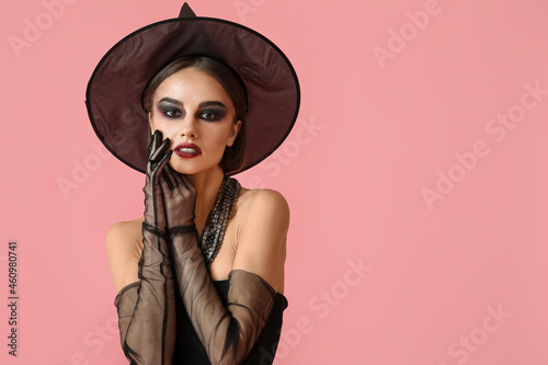 Beautiful young woman in Ha...