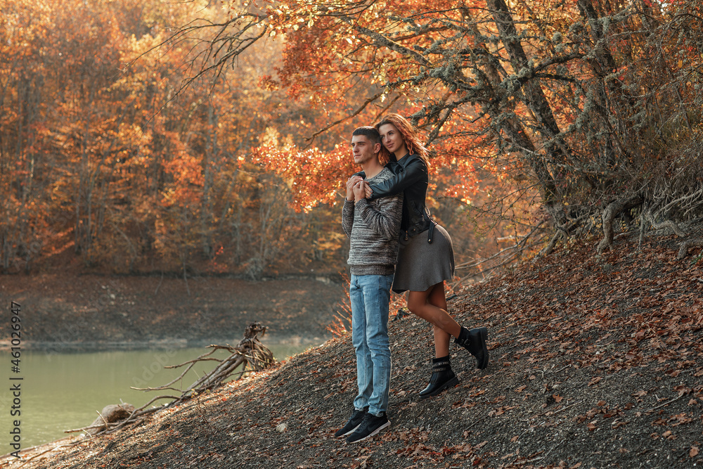 Naklejka premium Young couple in love near the lake