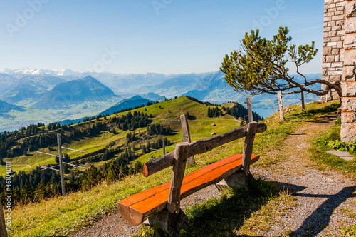 Rigi, Rigi Kulm, Vierwaldstättersee, Aussicht, Holzbank, Stanserhorn, Buochserhorn, Berner Alpen, Eiger, Mönch, Jungfrau, Berner Oberland, Wanderweg, Sommer, Schweiz photo