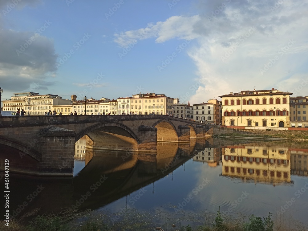 Naklejka premium Italia, Toscana, la città di Firenze. Il ponte alla Carraia e il fiume Arno.