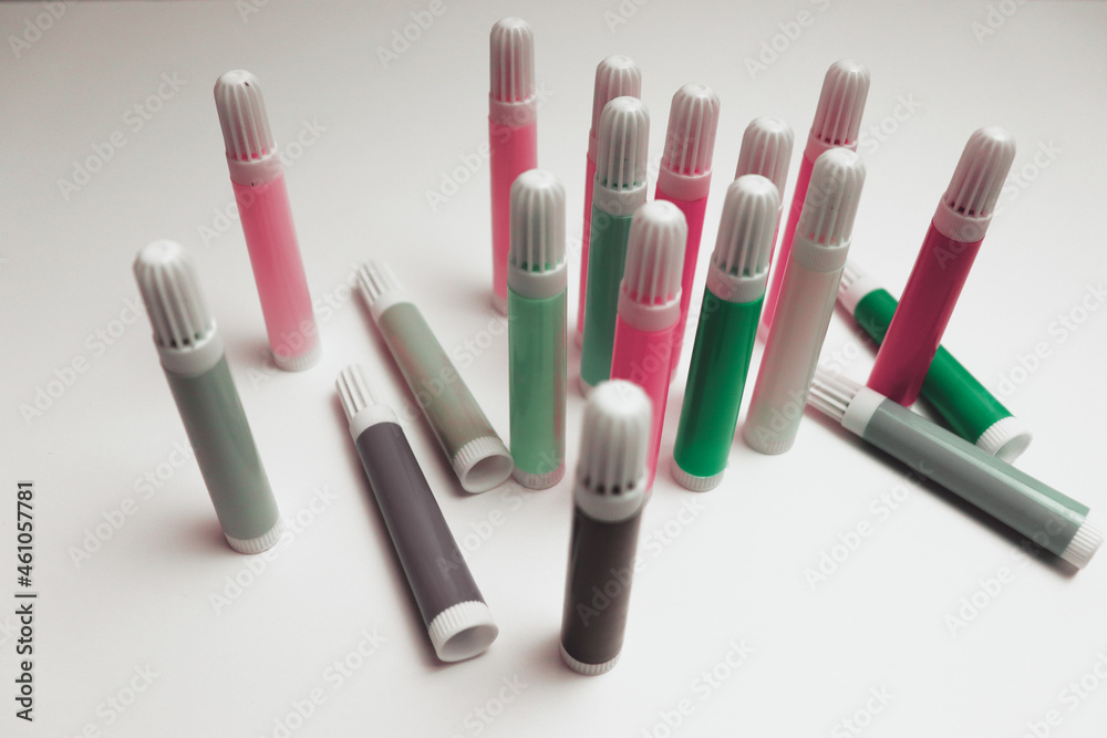Obraz premium Markers for draw on white desk background